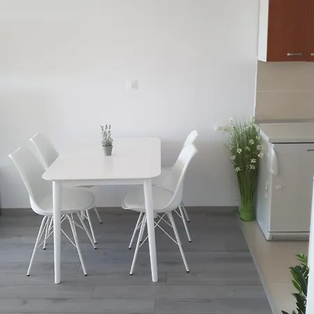 Kan Apartment *